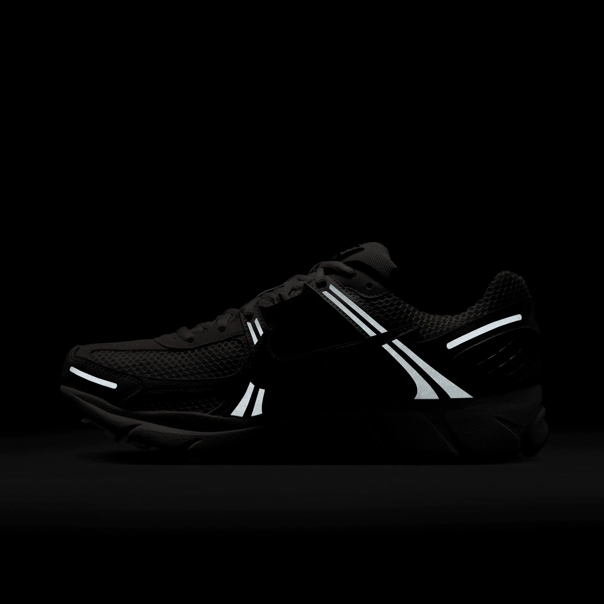 Nike Men's Zoom Vomero 5 Shoes