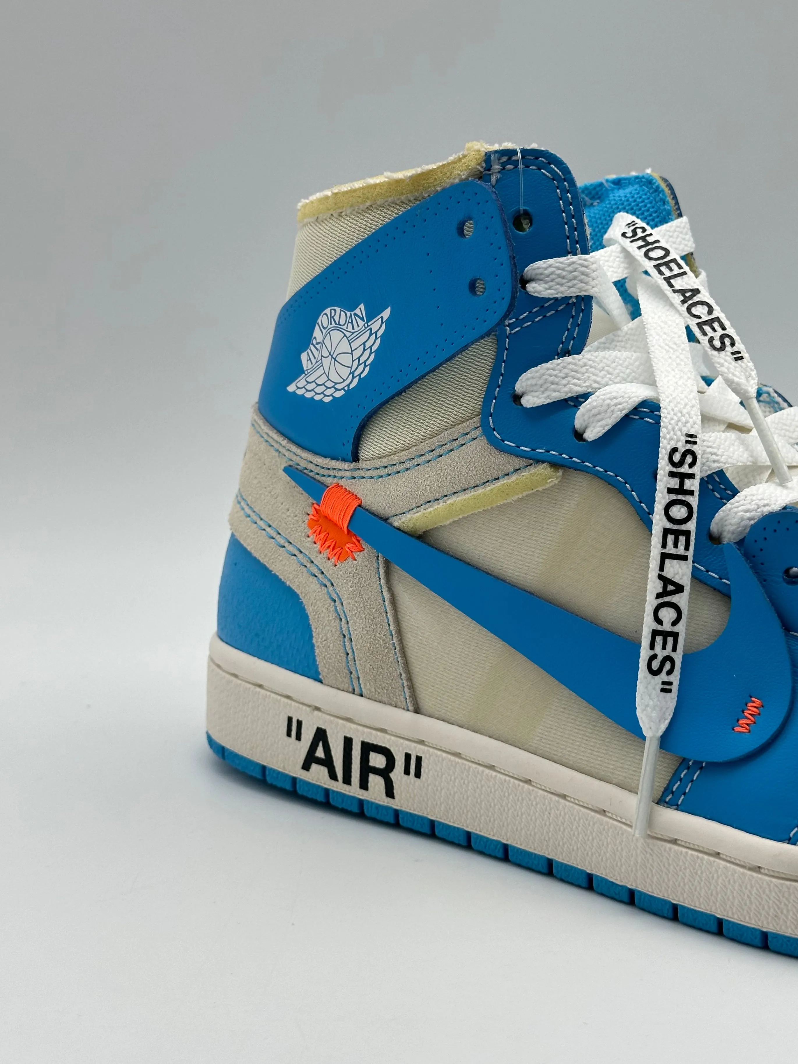 Sneakers Off-White X Nike Air Jordan 1 University Blue
