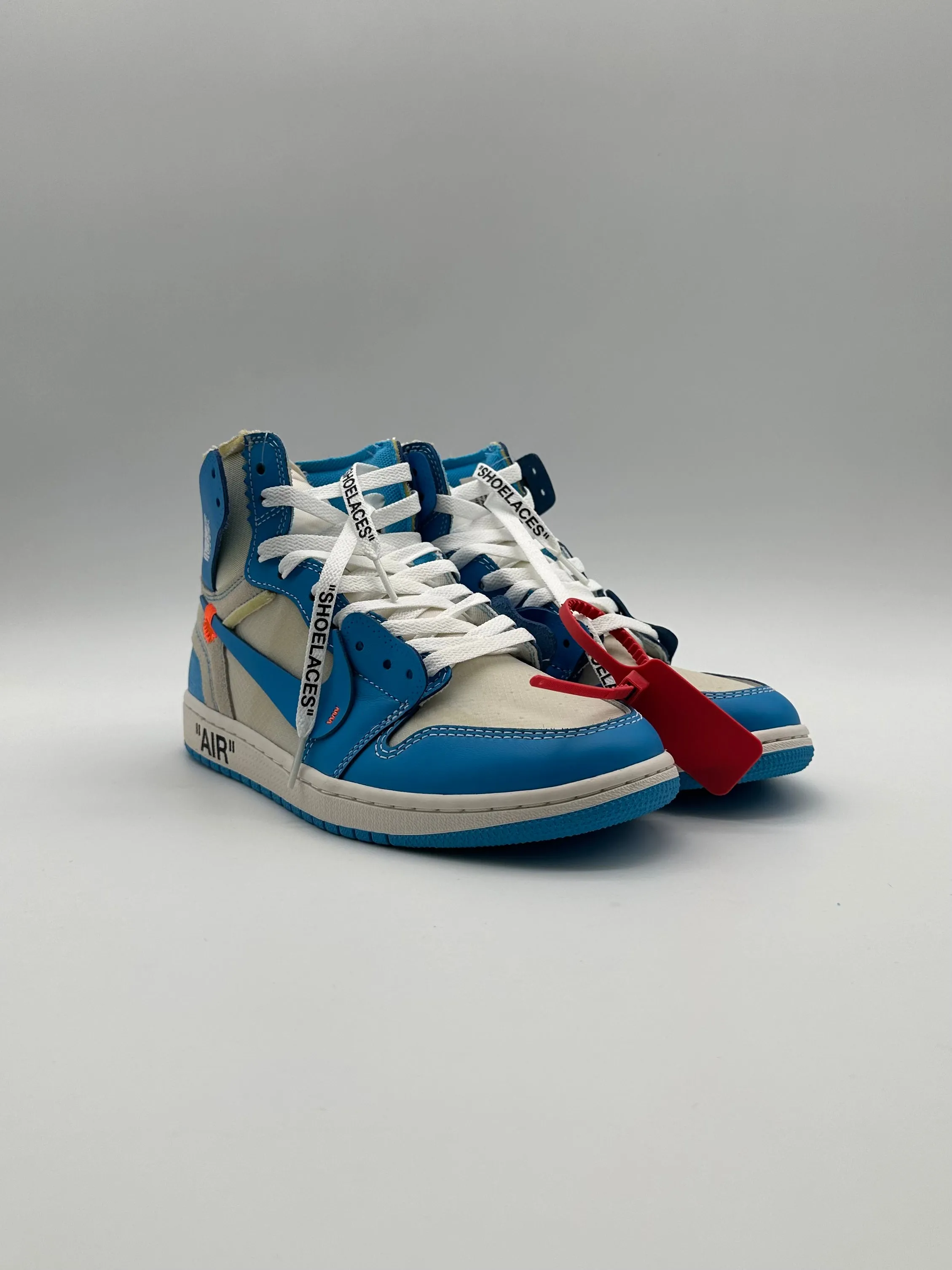 Sneakers Off-White X Nike Air Jordan 1 University Blue